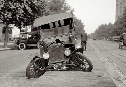 vintage-ancient-accident-fail-01-438x302