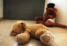 Le Fonds d’AXA engage 10 M€ contre les violences aux enfants